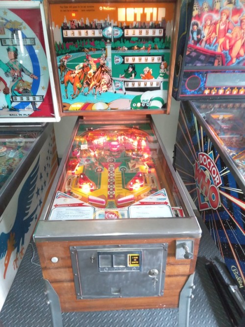 1classicpinballmachine.RichardBlankCostaRicaCollection14e1b.jpg
