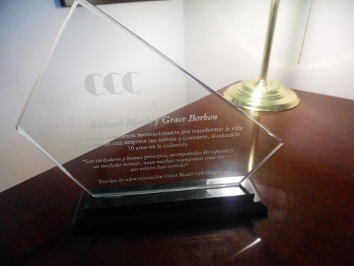 AWARDGIVENTOCOSTARICASCALLCENTERDECADE.jpg